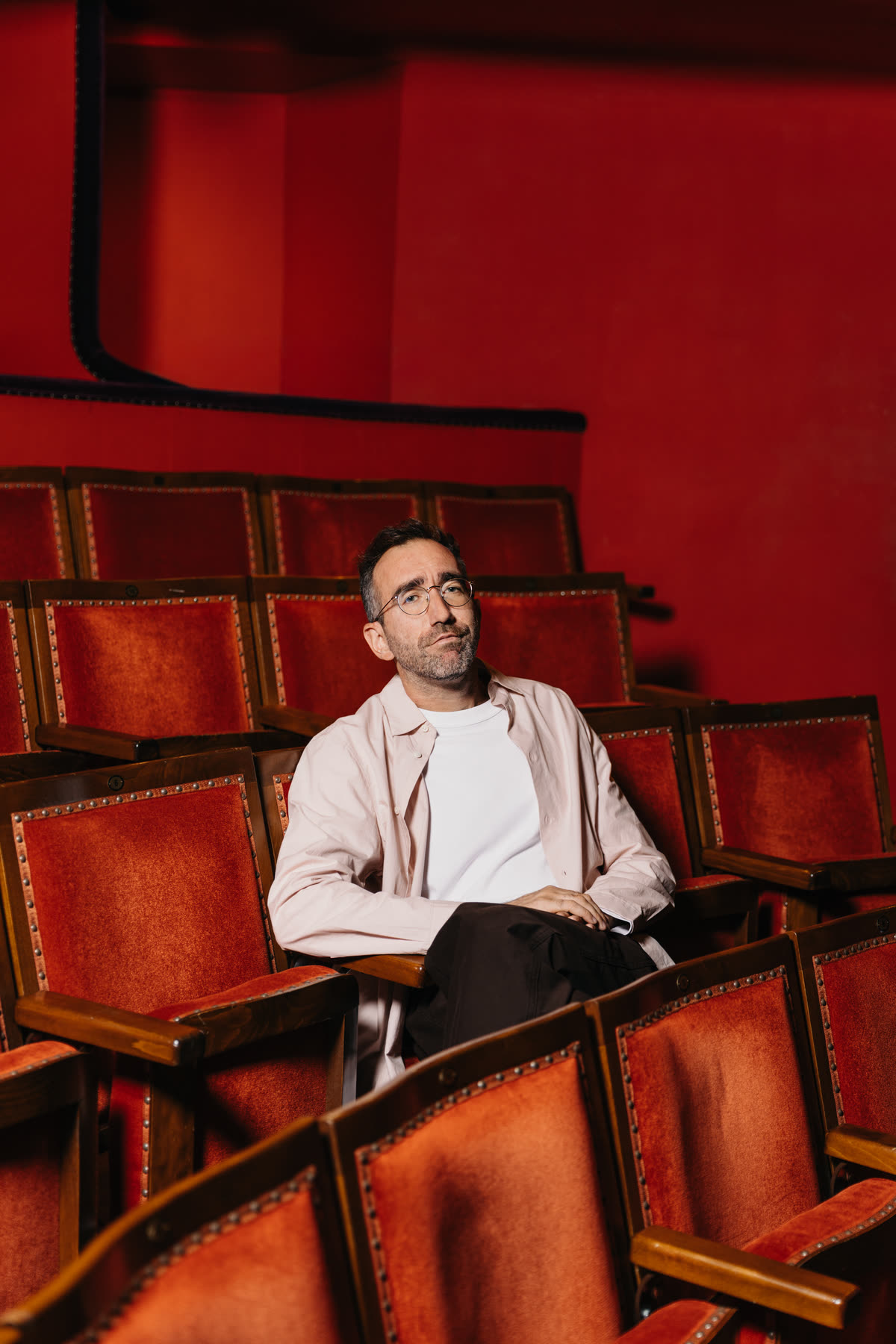 Bedou tête penchée dans les fauteuils